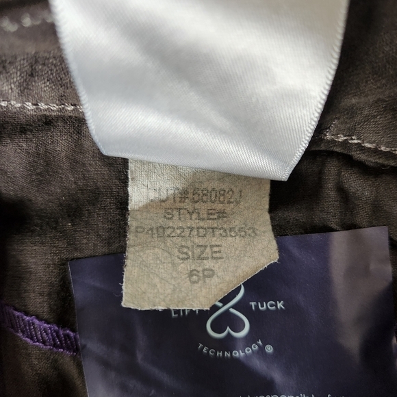 NYDJ Petite Straight Fit Brown Fleur De Lis Embellished Pocket Jeans-Size 6P NWT - Picture 11 of 12